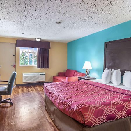 Econo Lodge Hotel ברדפורד מראה חיצוני תמונה