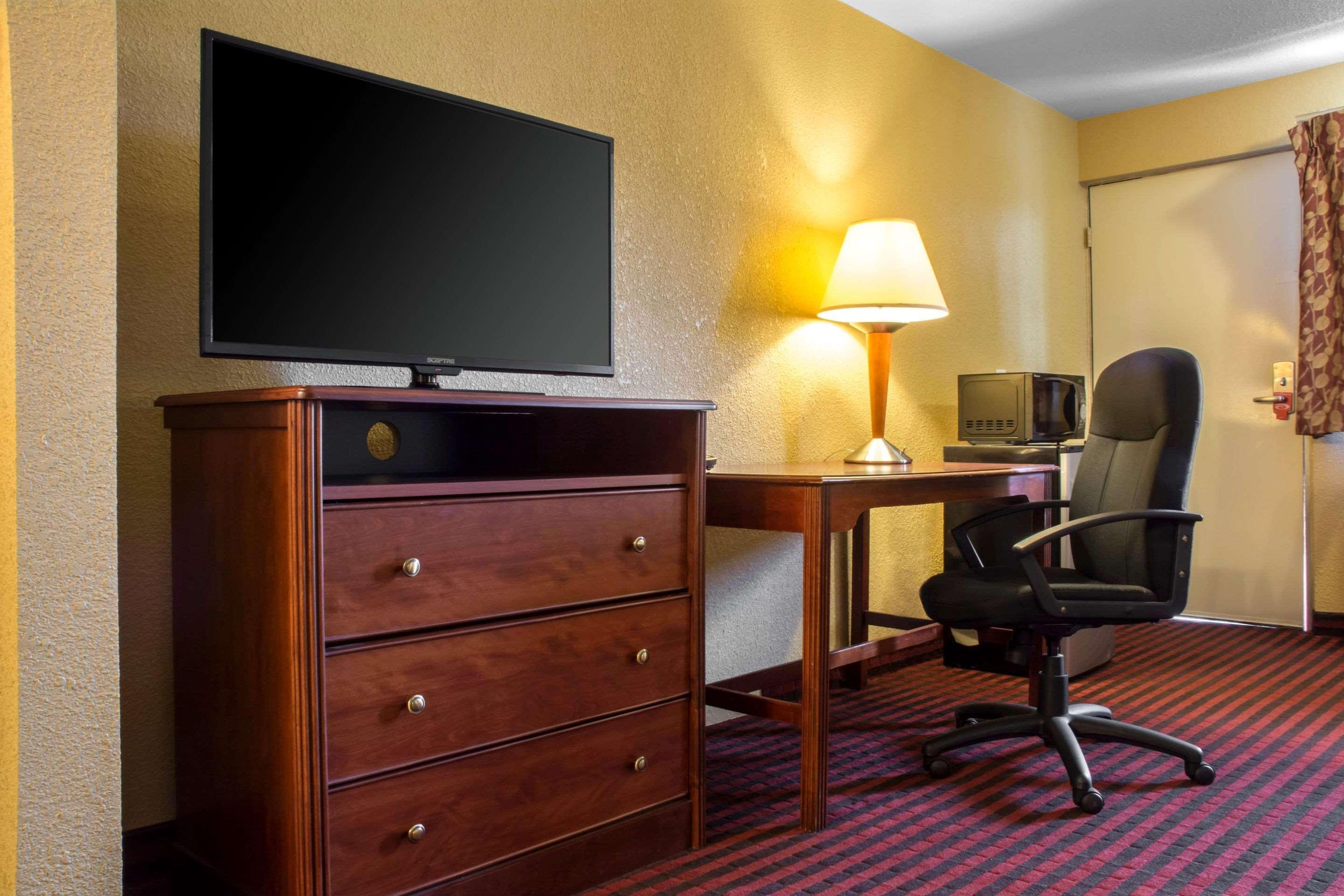 Econo Lodge Hotel ברדפורד מראה חיצוני תמונה