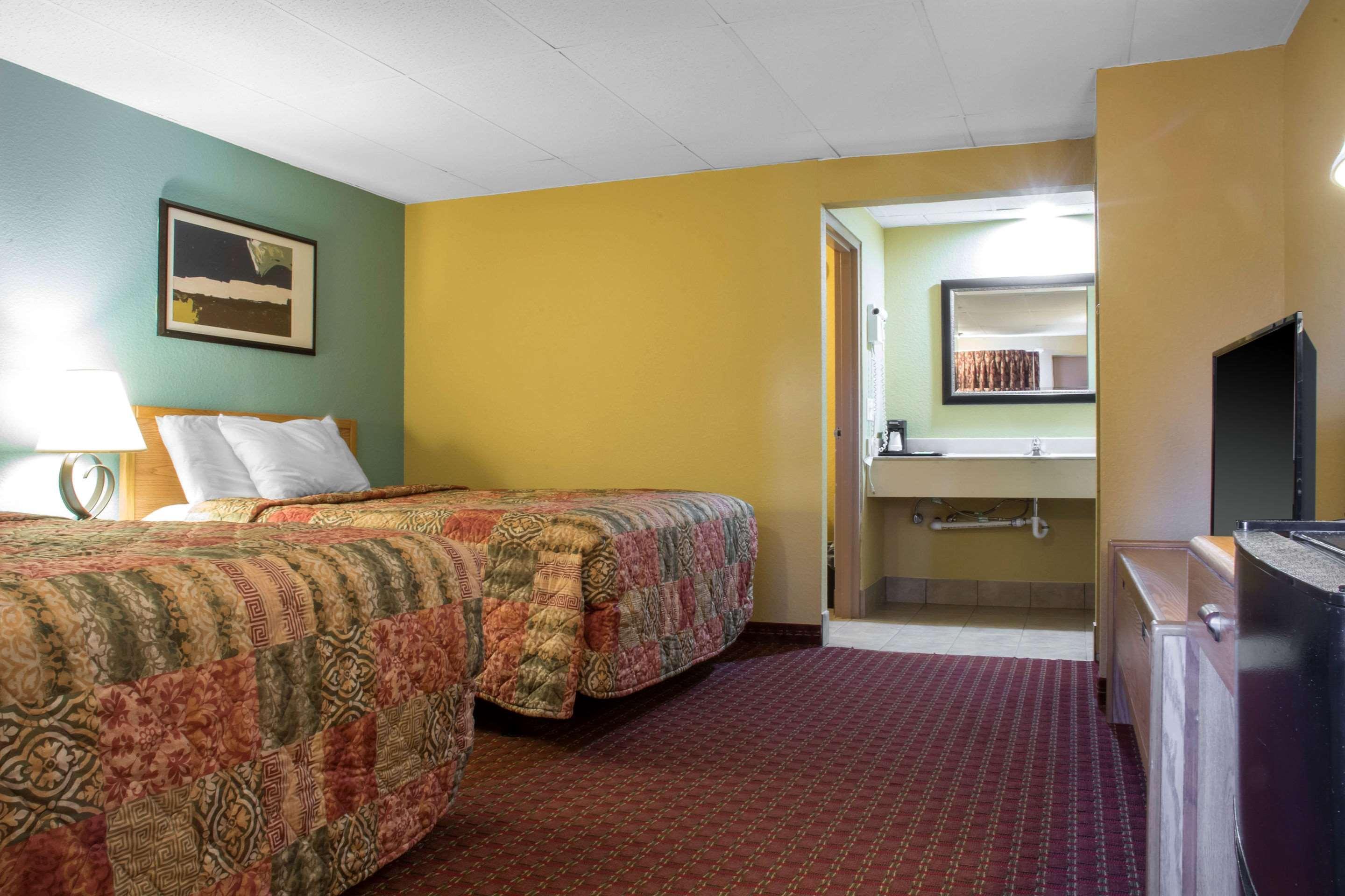 Econo Lodge Hotel ברדפורד מראה חיצוני תמונה