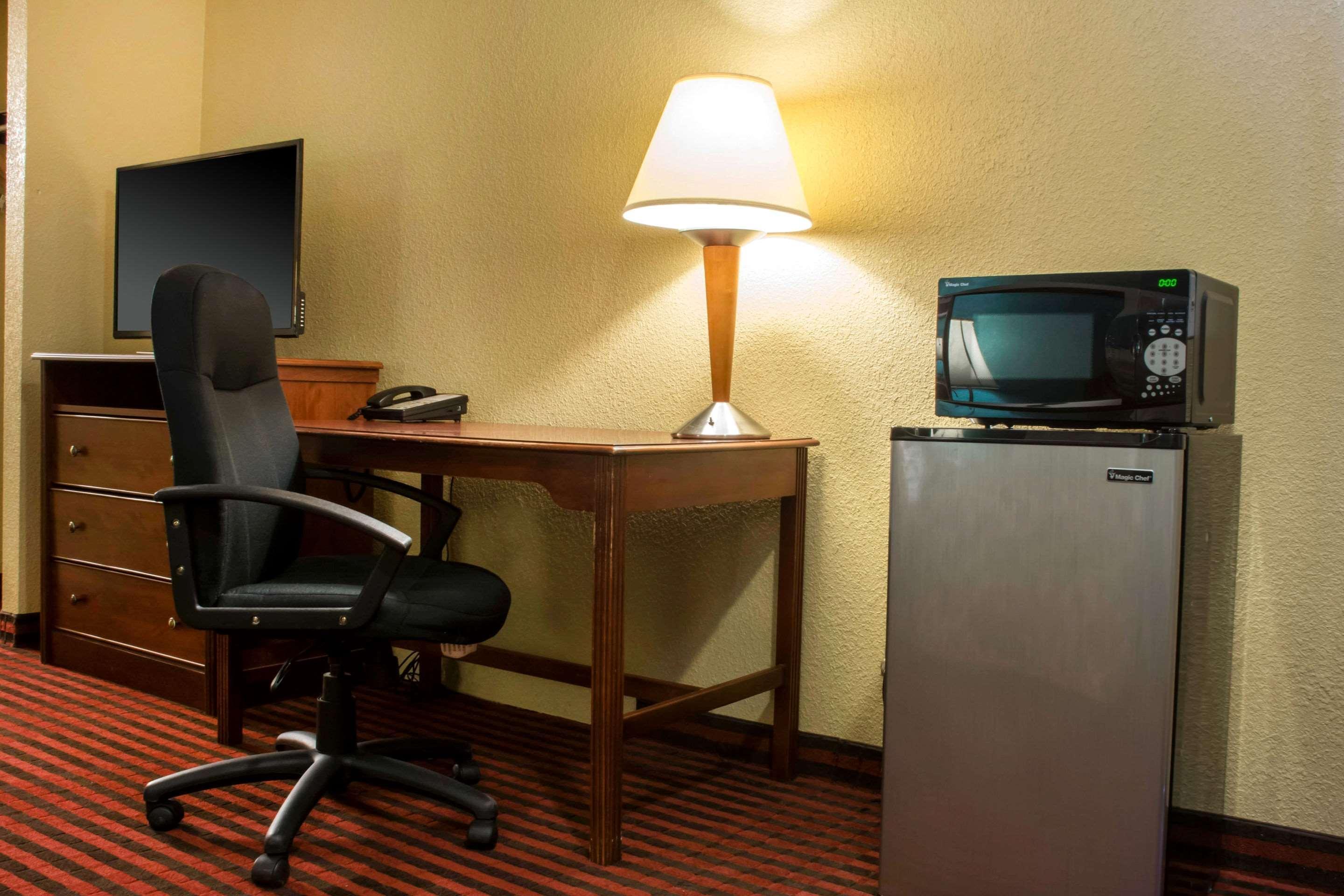 Econo Lodge Hotel ברדפורד מראה חיצוני תמונה