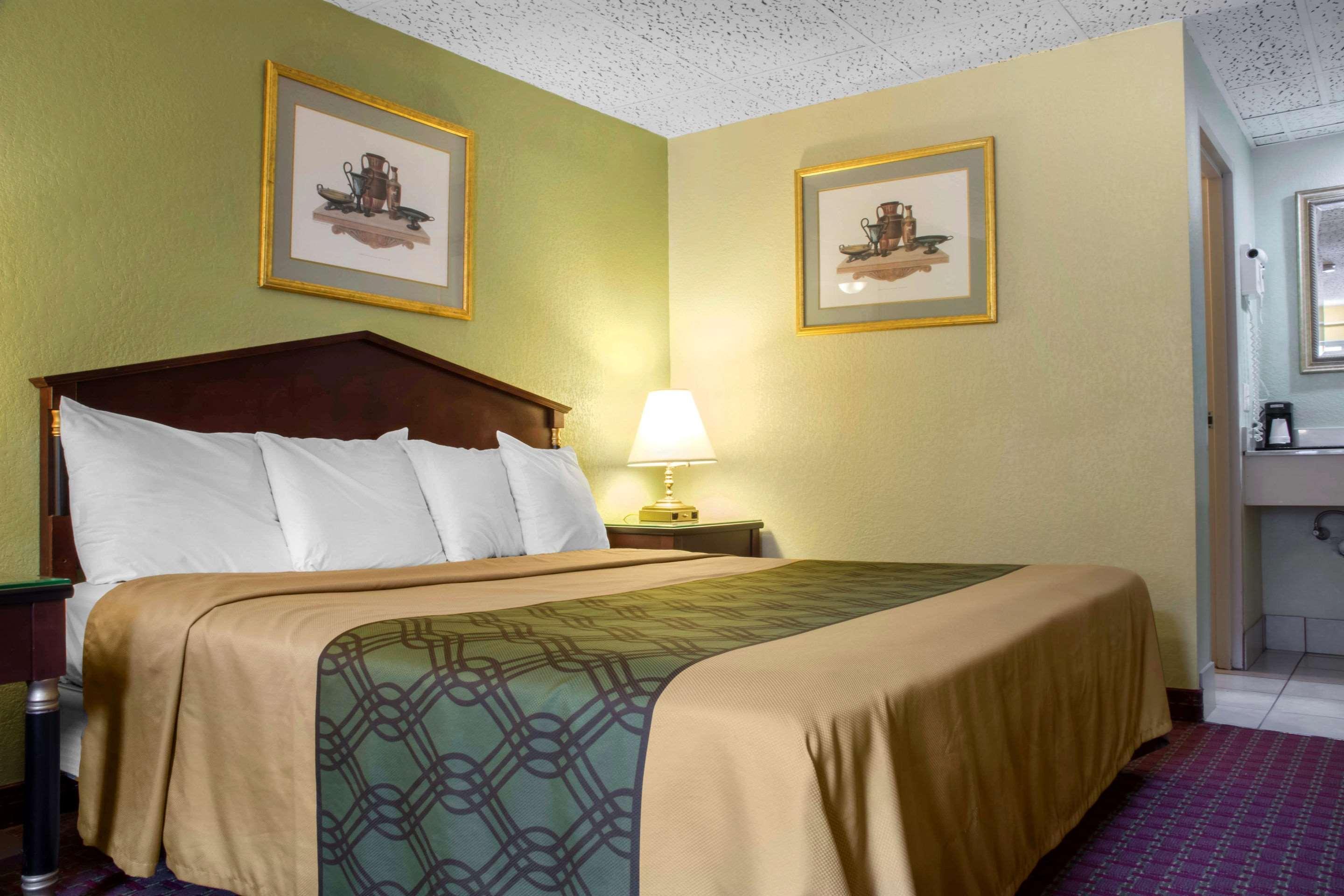 Econo Lodge Hotel ברדפורד מראה חיצוני תמונה
