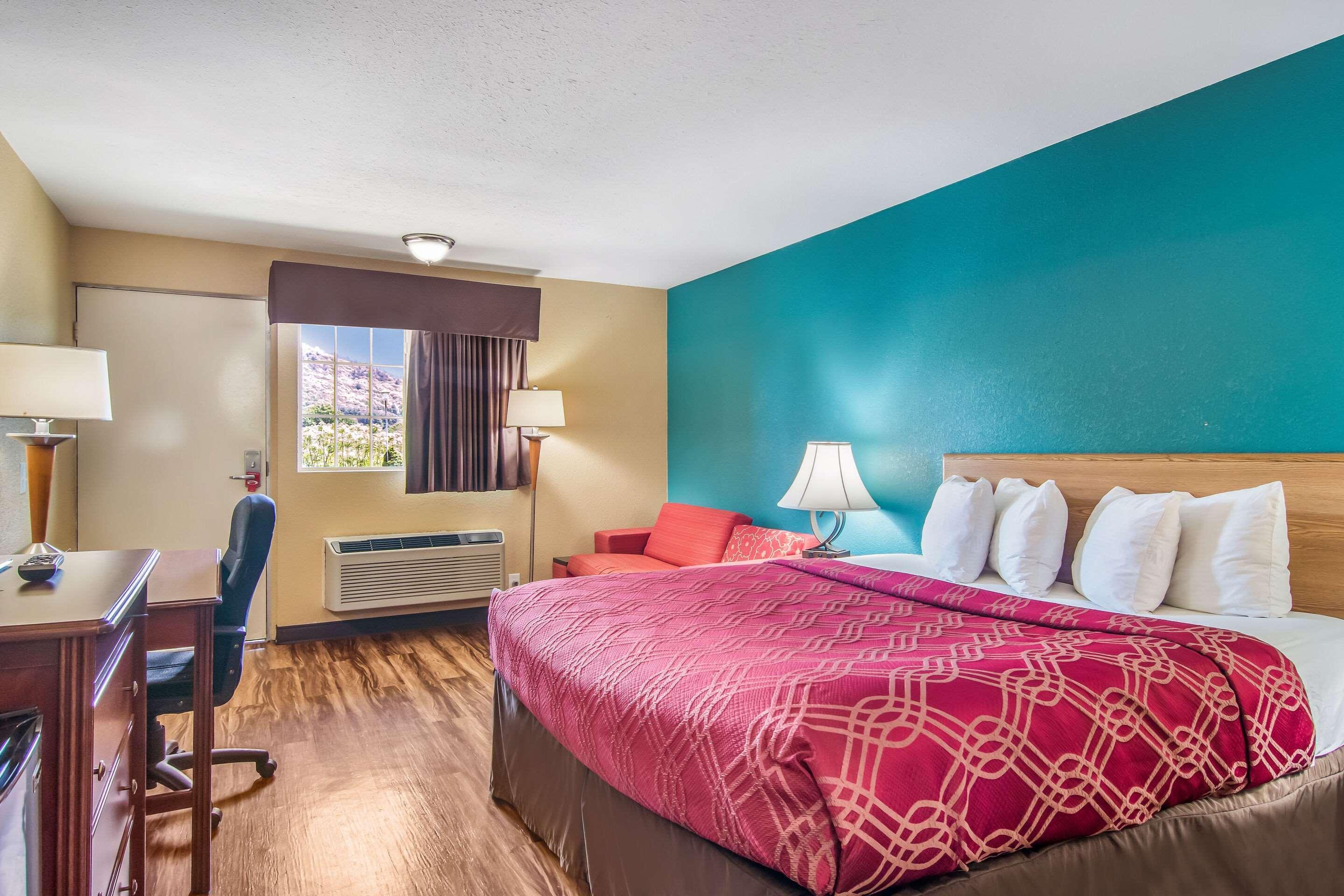 Econo Lodge Hotel ברדפורד מראה חיצוני תמונה