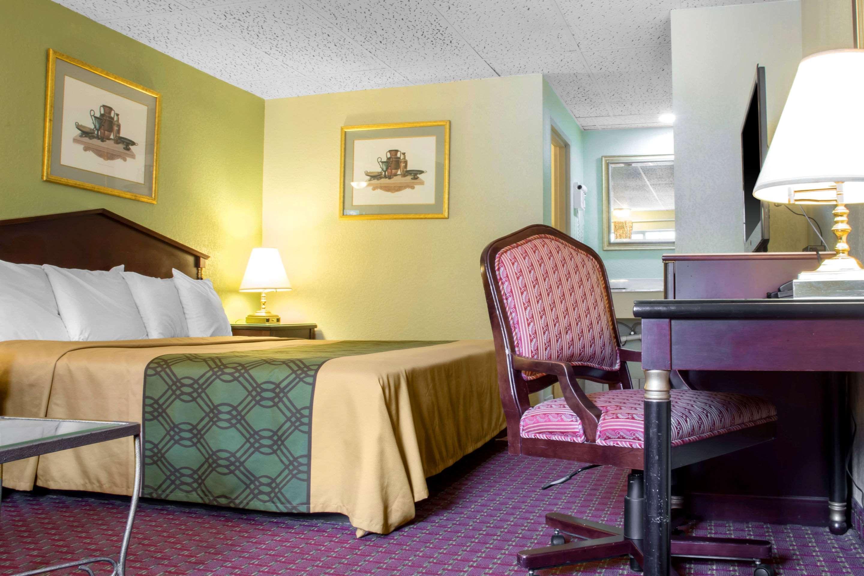 Econo Lodge Hotel ברדפורד מראה חיצוני תמונה
