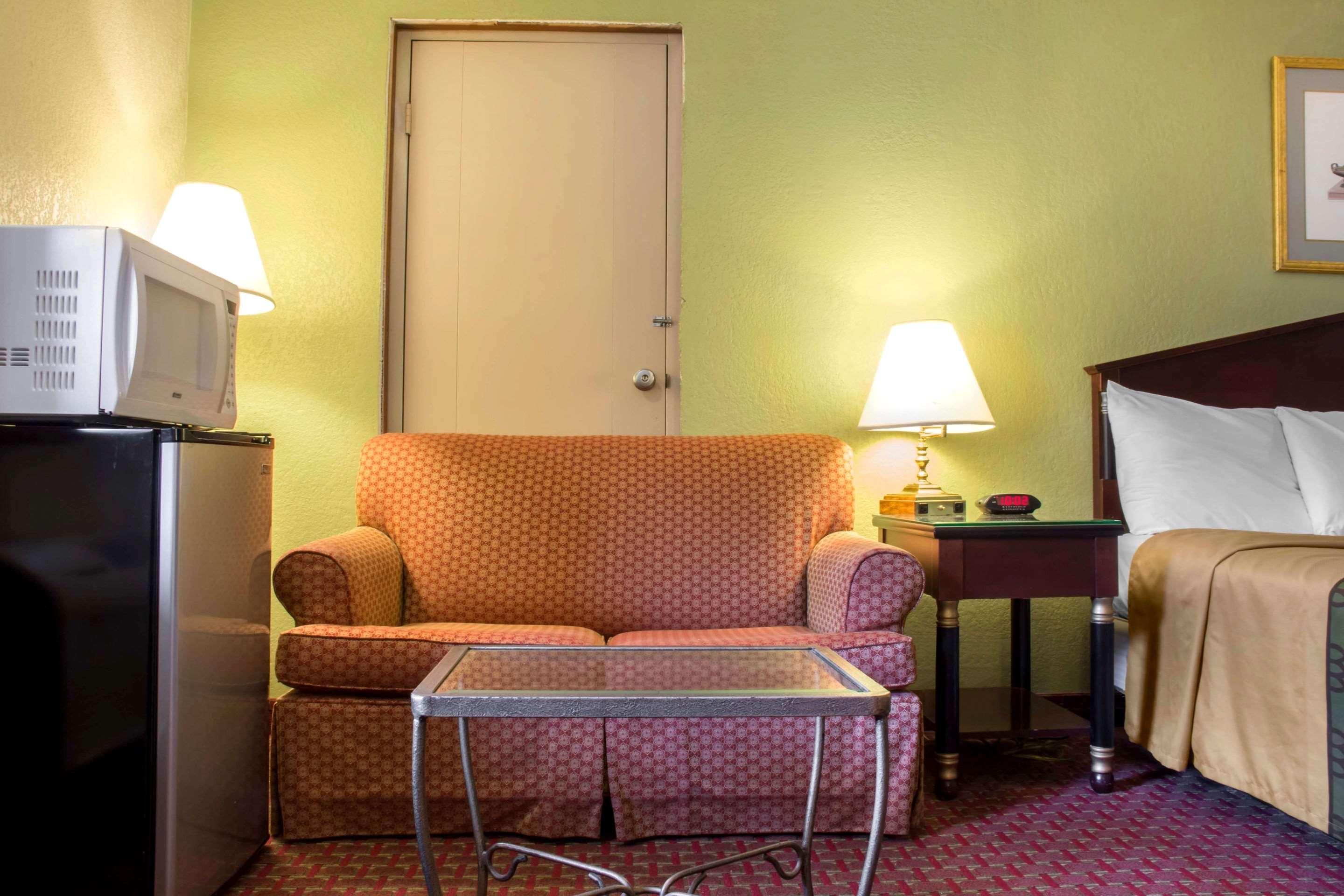 Econo Lodge Hotel ברדפורד מראה חיצוני תמונה