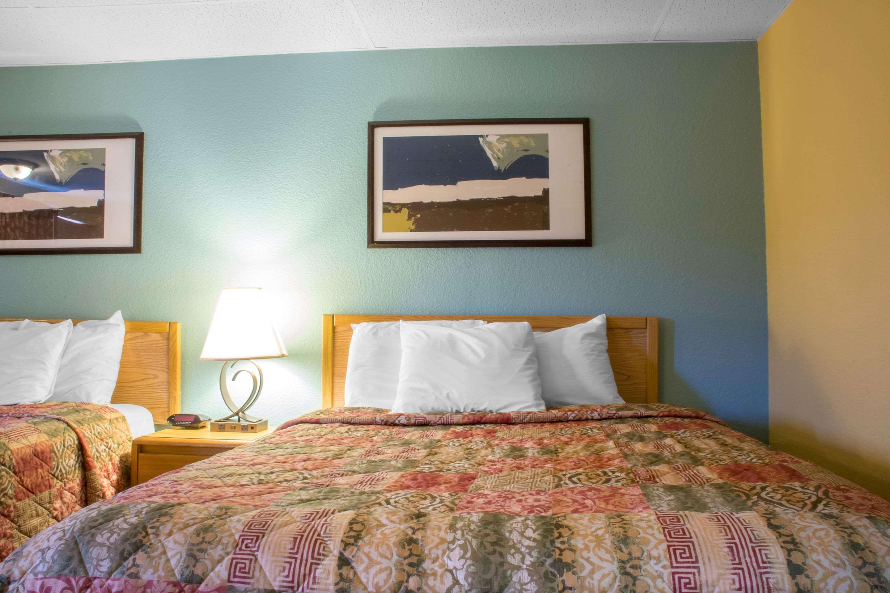 Econo Lodge Hotel ברדפורד מראה חיצוני תמונה