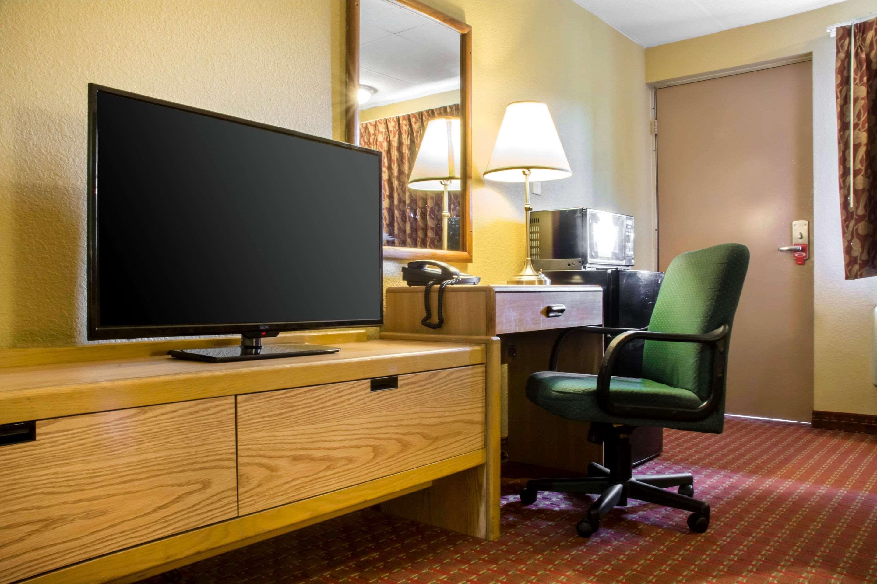 Econo Lodge Hotel ברדפורד מראה חיצוני תמונה