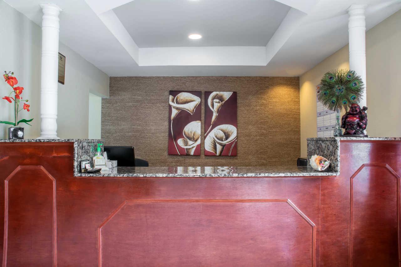 Econo Lodge Hotel ברדפורד מראה חיצוני תמונה